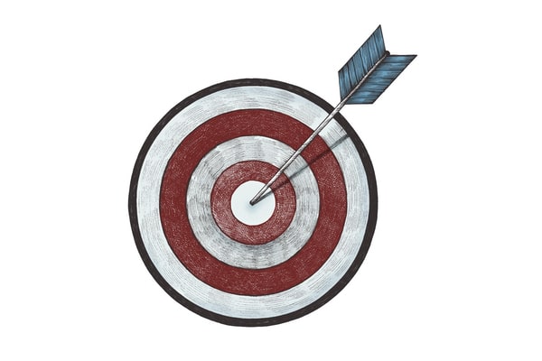 organizing tips that work represented by arrow in bullseye of target