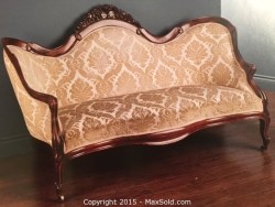 settee sold in online auction