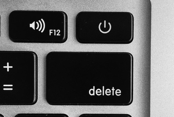 delete key on computer keyboard deciding to delete