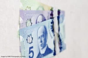Canadian cash $5 $10 $20 bills